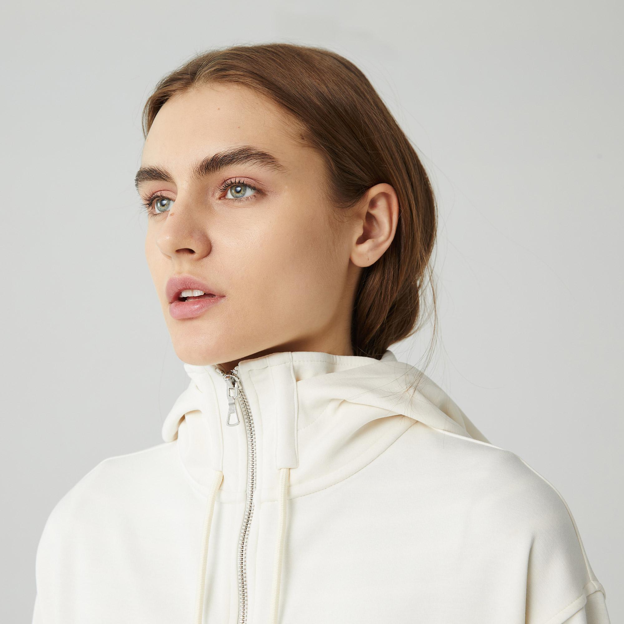 Lacoste Women's sweatshirt with a hood and a zipper in a loose cut